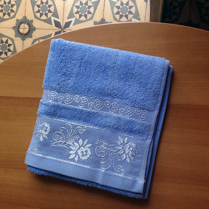 Blue Floral Towel|منشفة زرقاء ذات ازهار