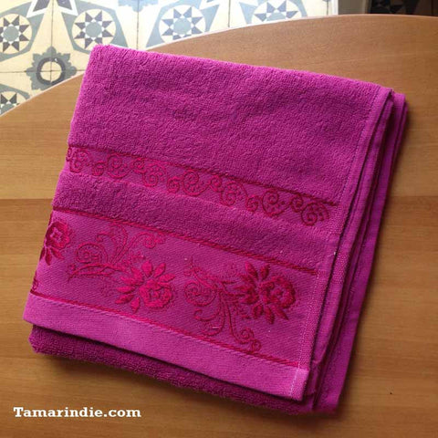 Dark Red Floral Towel|منشفة لون احمر داكن ذات ازهار