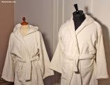 Off-White Hooded Men or Women's Bathrobe| روب حمام للنساء أو للرجال لون قريب للأبيض