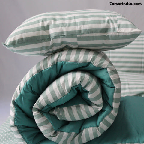 Green Mixed Pattern Bedspread|غطاء سرير أخضر ذات نمط ممزوج