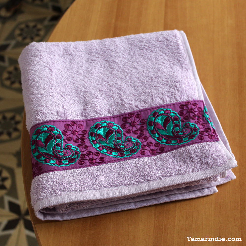 Purple Cashmere Towel| منشفة بنقسجية ذات نقش كاشمير