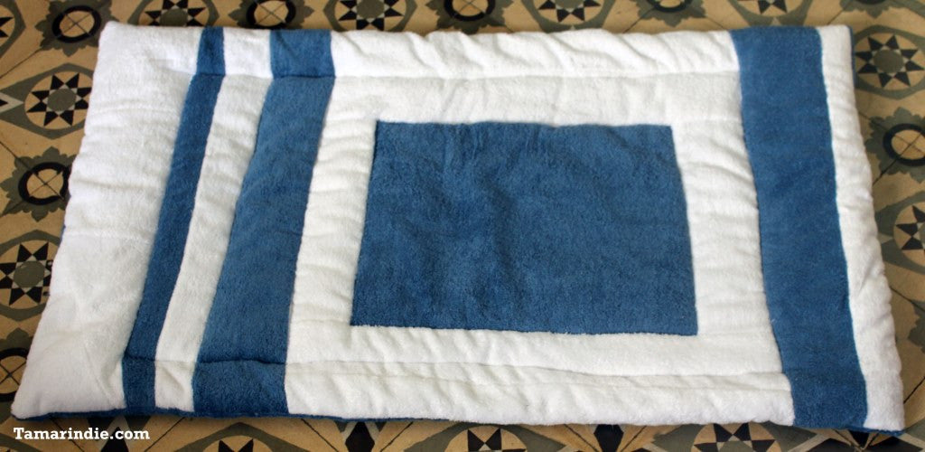 White & Blue Patchwork Towel Mat|بساط باتشورك ازرق وابيض