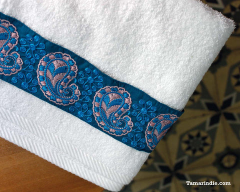 Blue Cashmere Towel| منشفة ذات نقش كاشمير