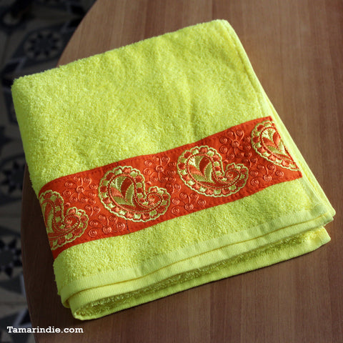 Orange & Yellow Cashmere Towel| منشفة صفراء وبرتقالية ذات نقش كاشمير