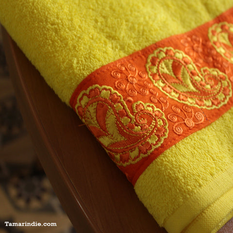 Orange & Yellow Cashmere Towel| منشفة صفراء وبرتقالية ذات نقش كاشمير