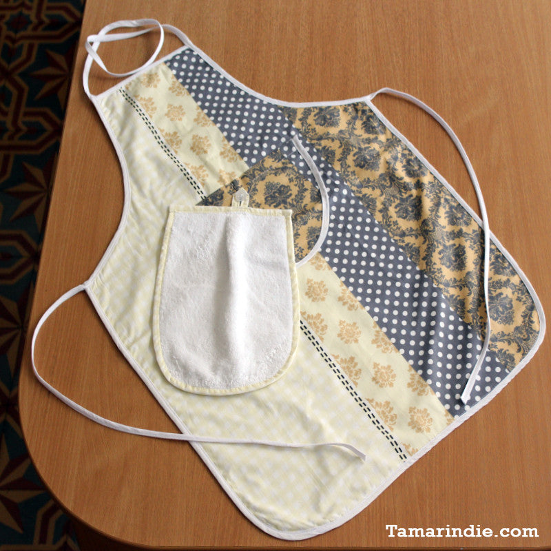 Yellow & Grey Kitchen Apron with Detachable Towel|مريول مطبخ لون رمادي وأصفر مع منشفة متحركة